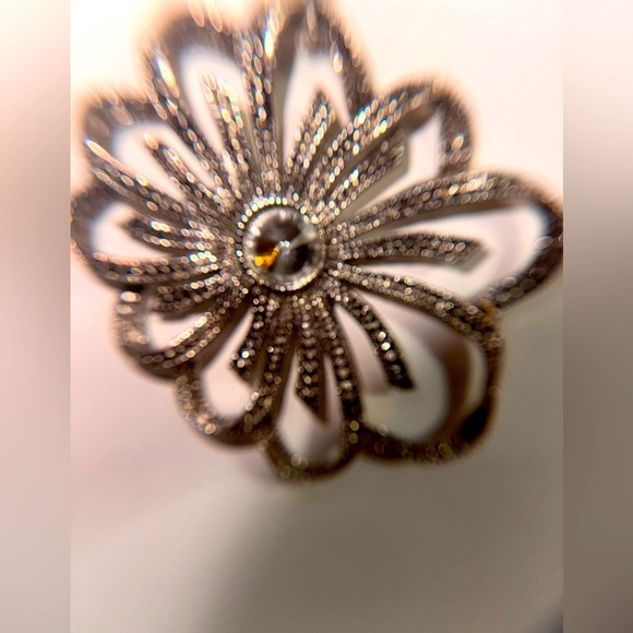 Vintage Large silver rhinestone open flower pendant necklace 22” - Picture 10 of 10